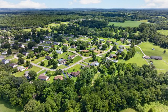 3669 N Riveroaks Dr, Cookeville, TN 38506