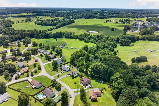 3669 N Riveroaks Dr, Cookeville, TN 38506