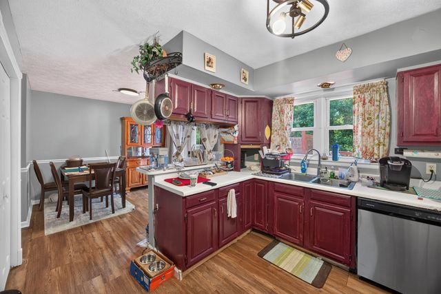 3669 N Riveroaks Dr, Cookeville, TN 38506