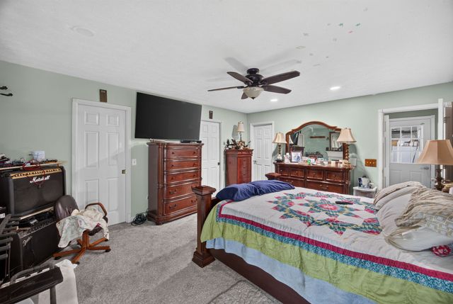 3669 N Riveroaks Dr, Cookeville, TN 38506