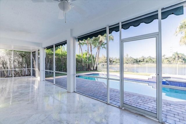 2543 Hunters Run Way, Weston, FL 33327