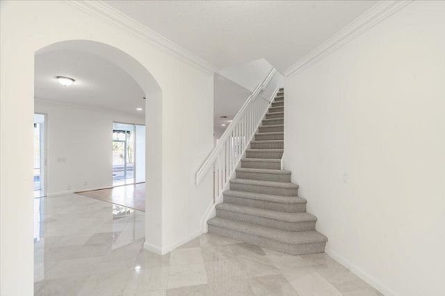 2543 Hunters Run Way, Weston, FL 33327