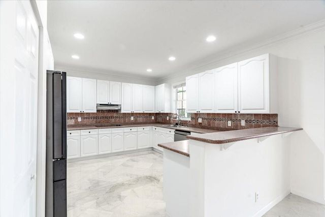 2543 Hunters Run Way, Weston, FL 33327