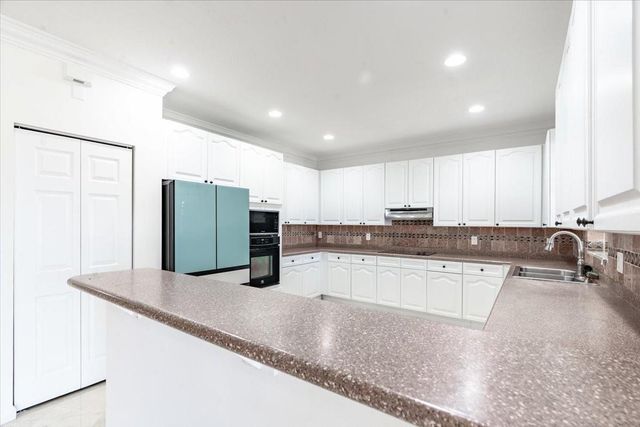 2543 Hunters Run Way, Weston, FL 33327