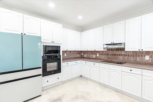 2543 Hunters Run Way, Weston, FL 33327