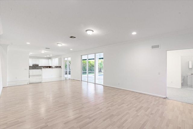 2543 Hunters Run Way, Weston, FL 33327