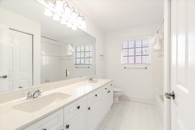 2543 Hunters Run Way, Weston, FL 33327