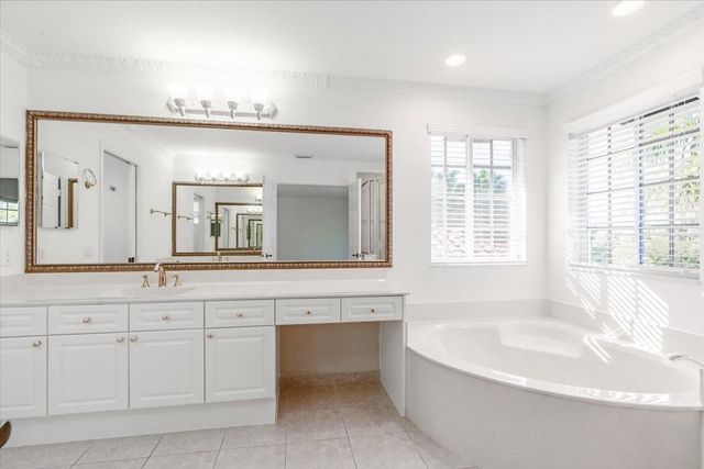 2543 Hunters Run Way, Weston, FL 33327