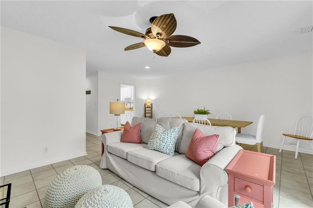 114 S Island Square Drive, St. Simons Island, GA 31522