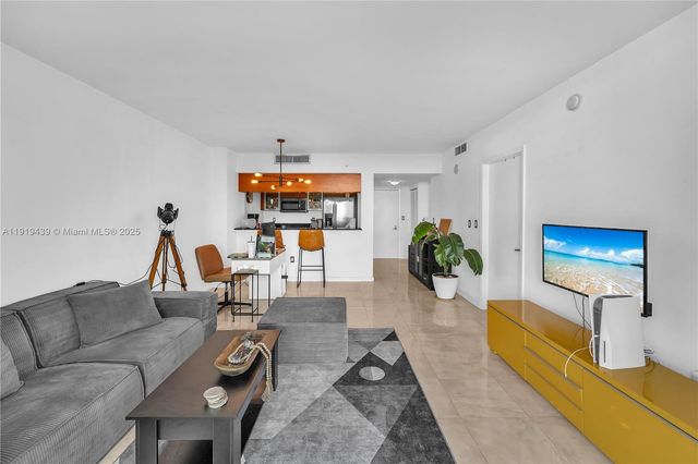 1800 N Bayshore Dr 3304, Miami, FL 33132