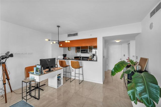 1800 N Bayshore Dr 3304, Miami, FL 33132