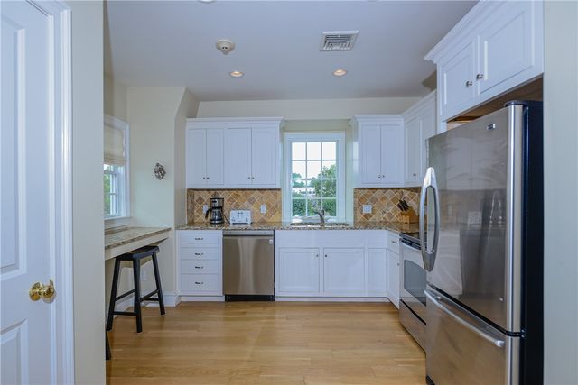 106 William Street 2, Newport, RI 02840