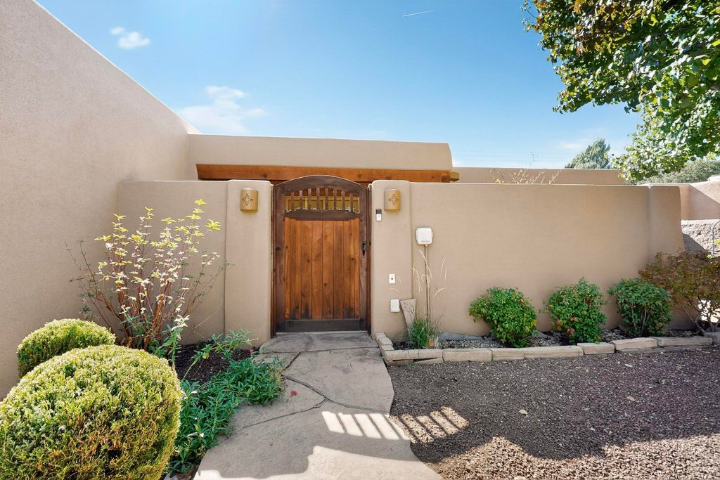 610 Camino Espanol NW, Albuquerque, NM 87107