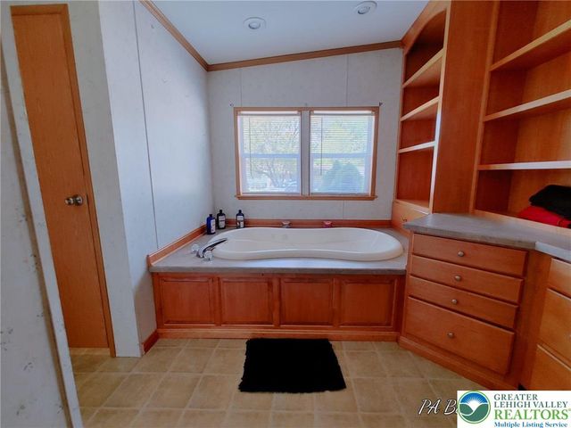 4205 Leopard Circle, North Whitehall Twp, PA 18069