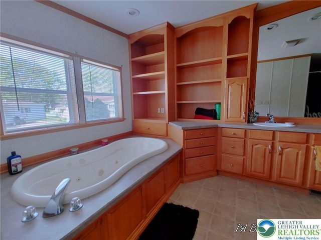 4205 Leopard Circle, North Whitehall Twp, PA 18069