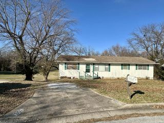 801 E Hill Street, Springfield, MO 65803
