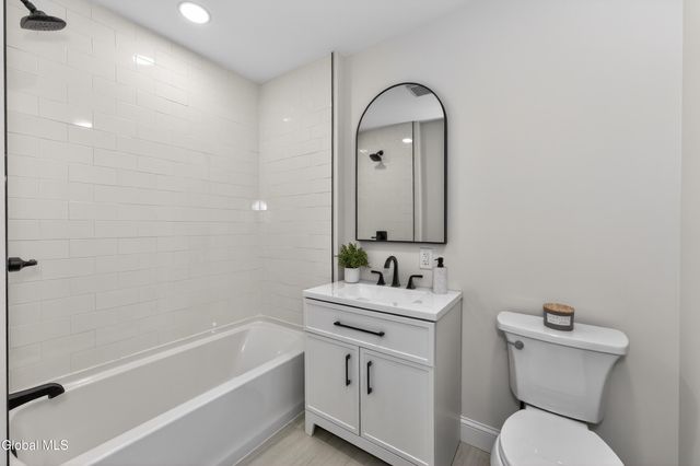 2858 Plunkett Avenue, Rotterdam, NY 12306