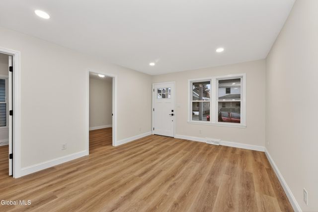 2858 Plunkett Avenue, Rotterdam, NY 12306