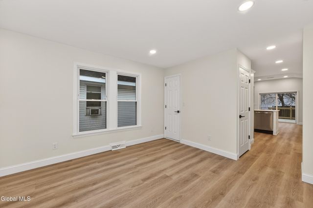 2858 Plunkett Avenue, Rotterdam, NY 12306