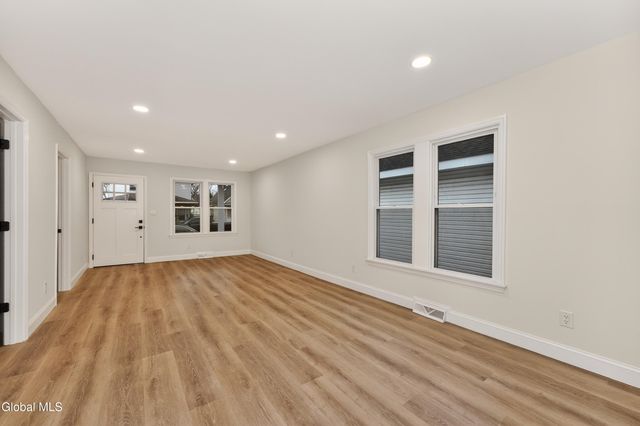 2858 Plunkett Avenue, Rotterdam, NY 12306