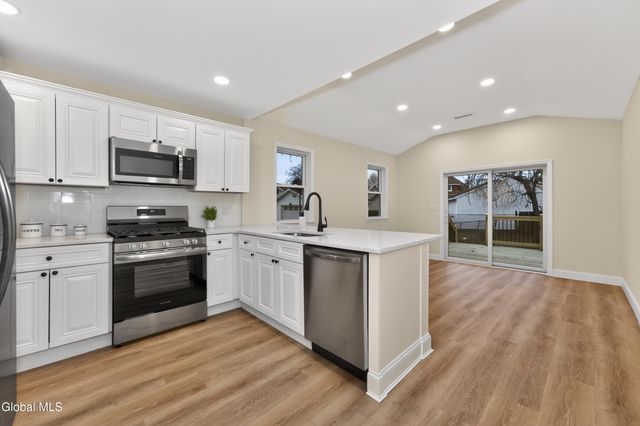 2858 Plunkett Avenue, Rotterdam, NY 12306