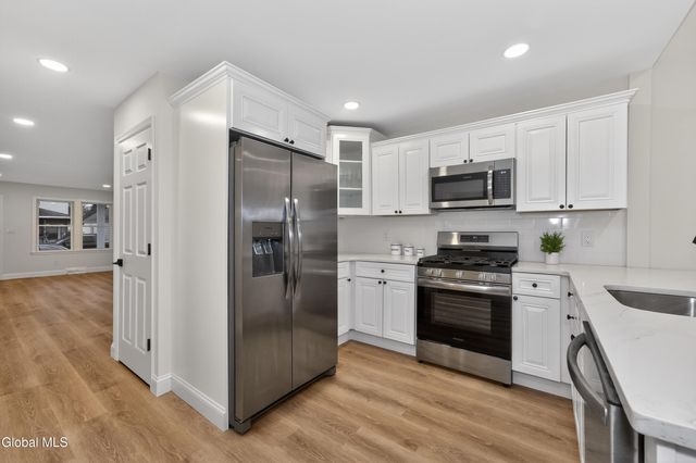 2858 Plunkett Avenue, Rotterdam, NY 12306