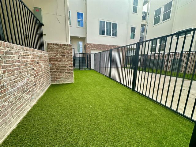 1138 W 16th Street, Houston, TX 77008