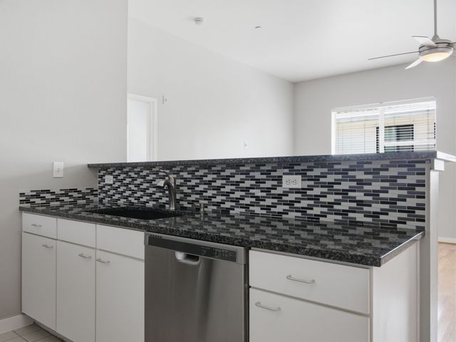 3015 Bryan Street 2F, Dallas, TX 75204