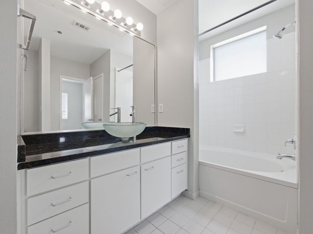 3015 Bryan Street 2F, Dallas, TX 75204