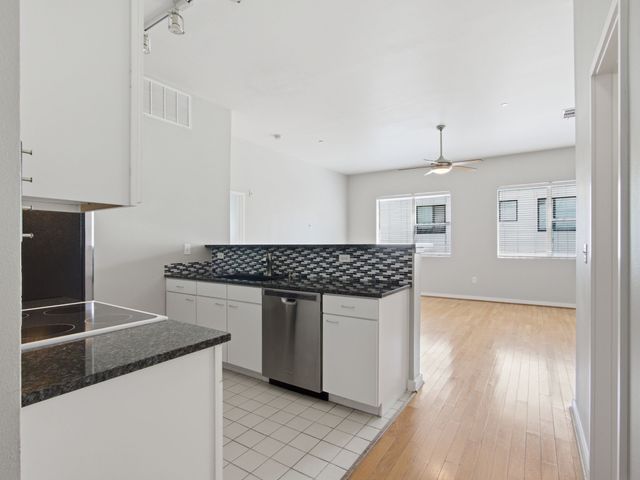 3015 Bryan Street 2F, Dallas, TX 75204