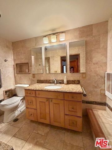 653 Ramona Avenue, Laguna Beach, CA 92651