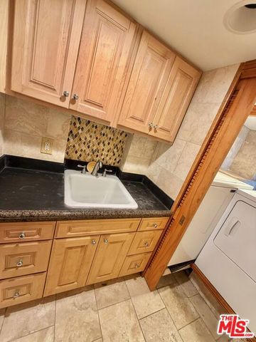 653 Ramona Avenue, Laguna Beach, CA 92651