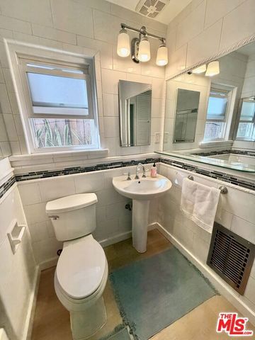 653 Ramona Avenue, Laguna Beach, CA 92651