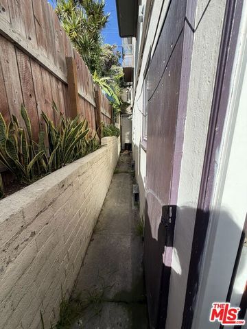 653 Ramona Avenue, Laguna Beach, CA 92651