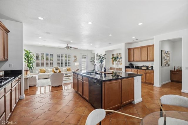 2163 Summerset, Corona, CA 92879