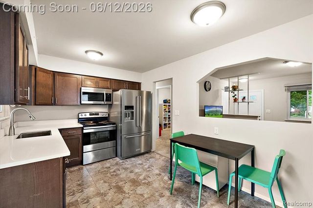1146 Harrison Avenue, Garden City, MI 48135