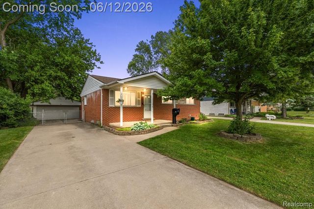 1146 Harrison Avenue, Garden City, MI 48135