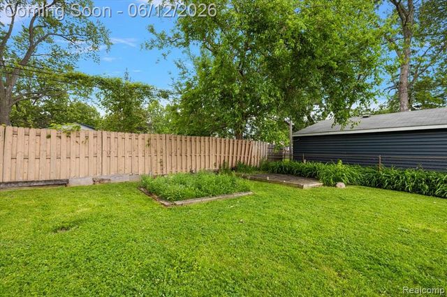 1146 Harrison Avenue, Garden City, MI 48135