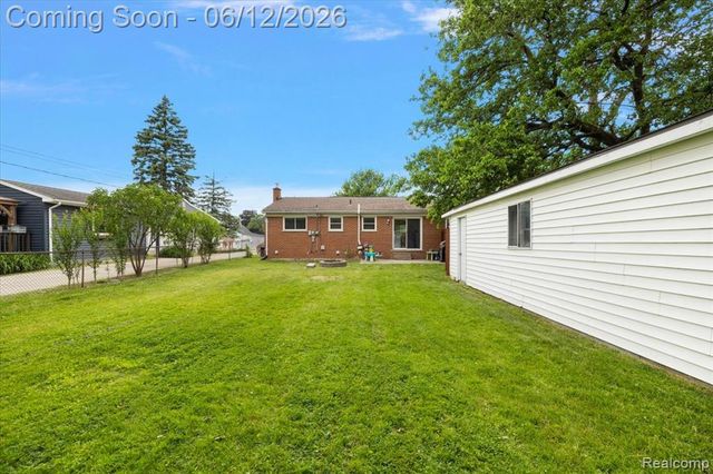 1146 Harrison Avenue, Garden City, MI 48135