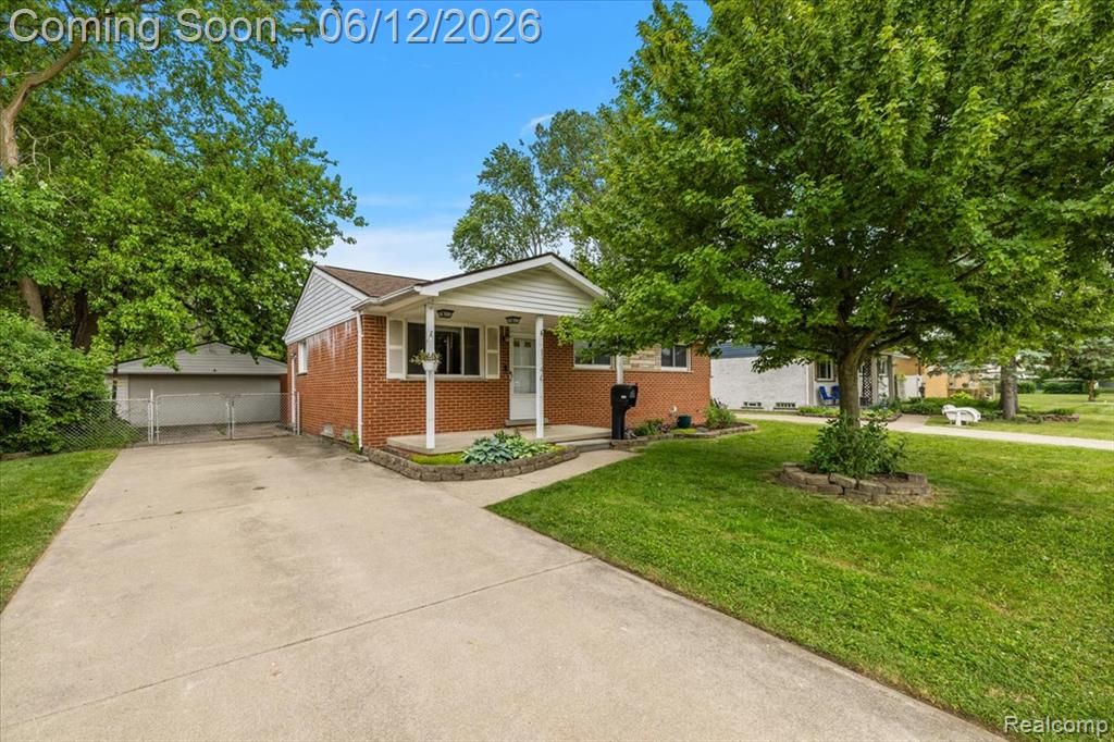 1146 Harrison Avenue, Garden City, MI 48135