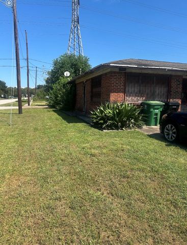 3301 Sunbeam Street, Houston, TX 77051