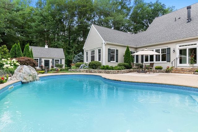 6 Courtney Dr, Newbury, MA 01922