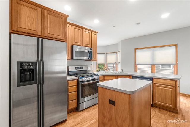 574 Sudbury Circle, Oswego, IL 60543
