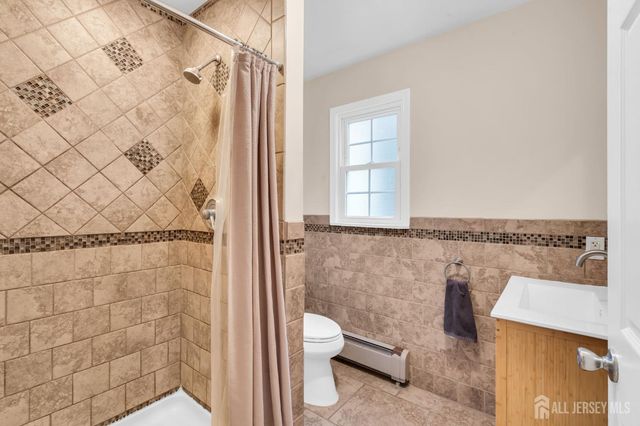 266 Orchard Avenue, Middletown, NJ 07718
