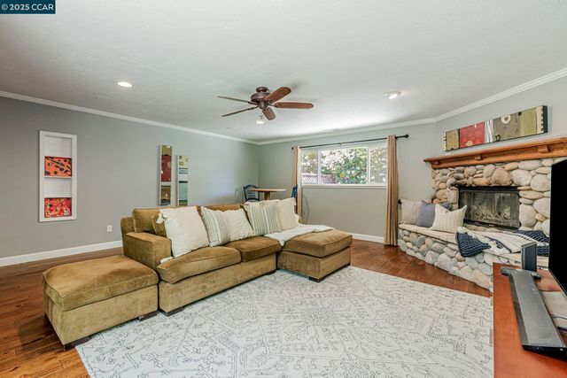 49 Terra Bella Dr, Walnut Creek, CA 94596