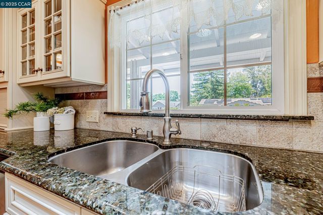 49 Terra Bella Dr, Walnut Creek, CA 94596