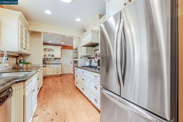 49 Terra Bella Dr, Walnut Creek, CA 94596