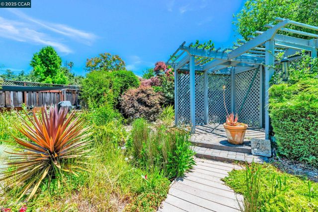 49 Terra Bella Dr, Walnut Creek, CA 94596