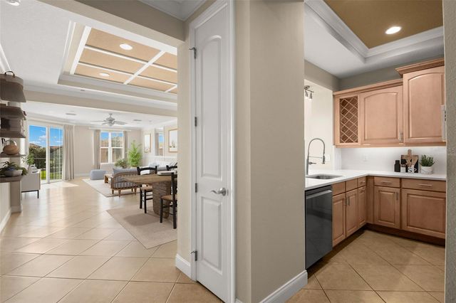 8 ACADEMY WAY S 123, St Petersburg, FL 33711