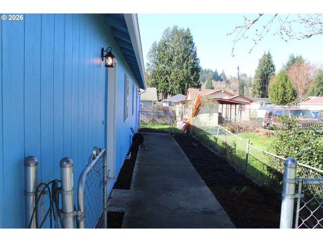 1403 N 4TH Ave, Kelso, WA 98626